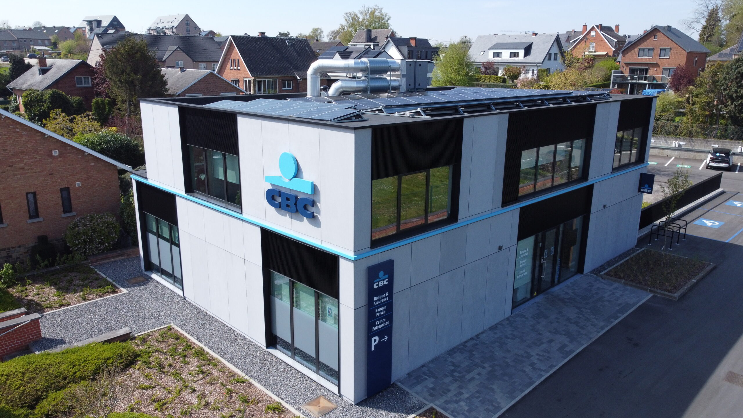 Vue de trois quart sur la banque CBC